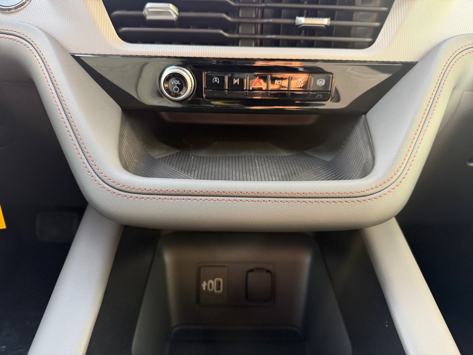 New 2027 Star White Metallic Tri-Coat Ford Active image 22