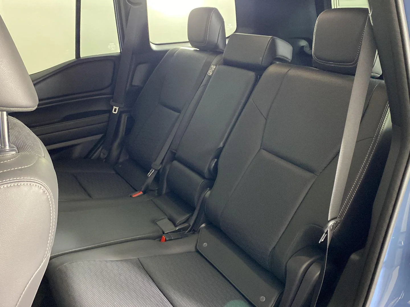 Used 2025 Heritage Blue w/Grayscape Roof Toyota  image 4