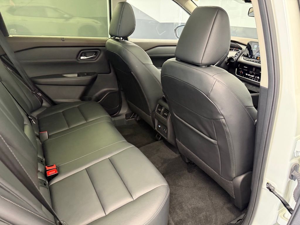 Used 2023 White Nissan SL image 74