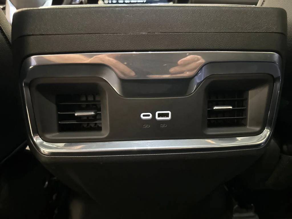 Used 2022  GMC Elevation image 27