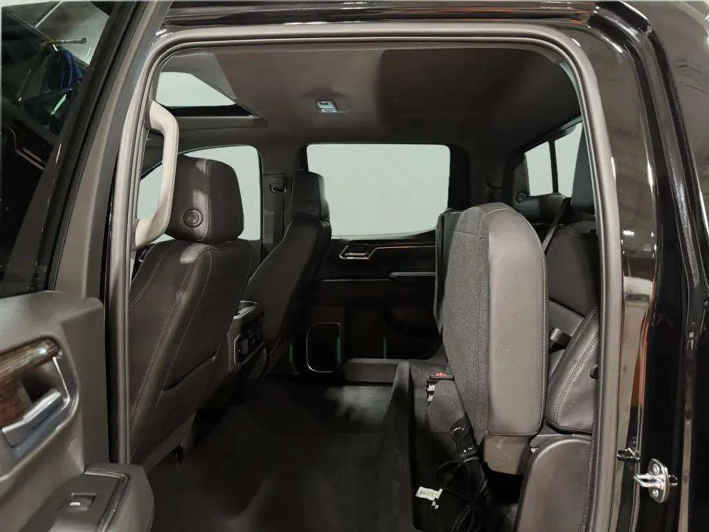 Used 2024 Onyx Black GMC Elevation image 27
