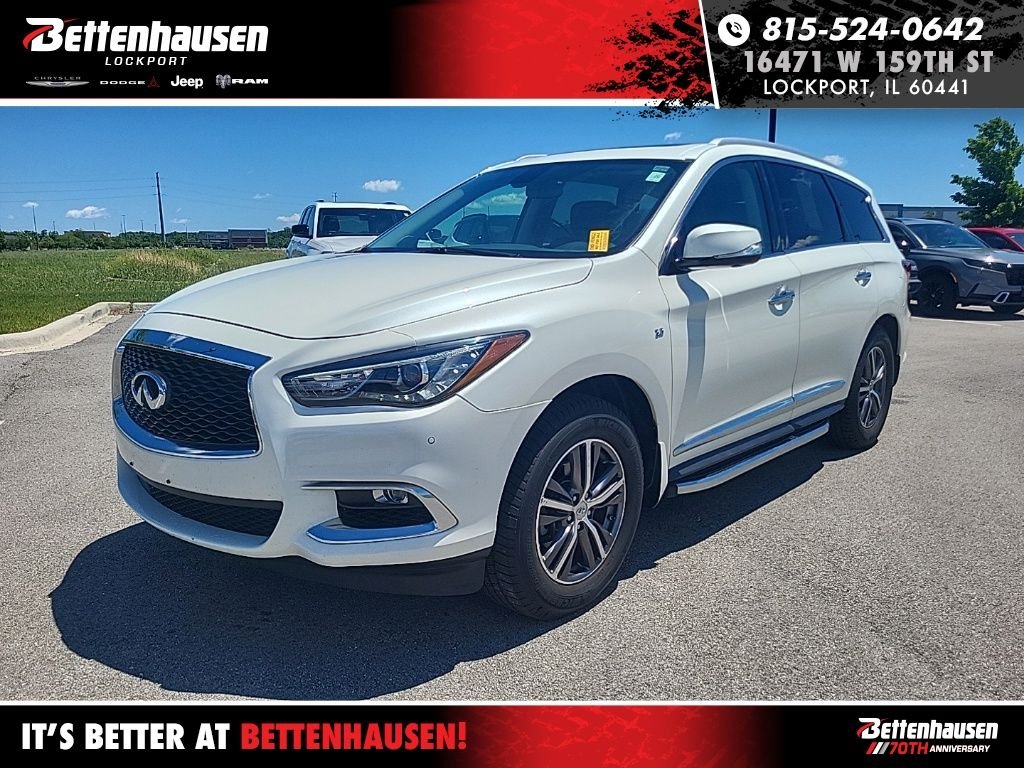 Used 2017 White INFINITI Base image 1