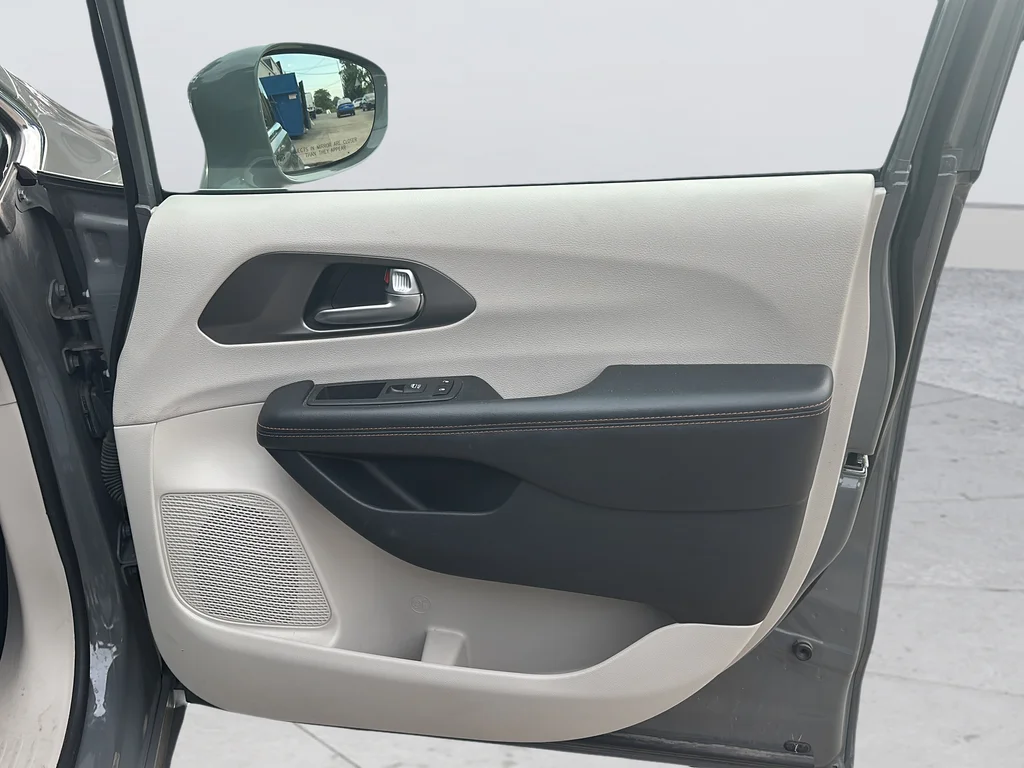 Used 2020 White Chrysler Touring L Plus image 33