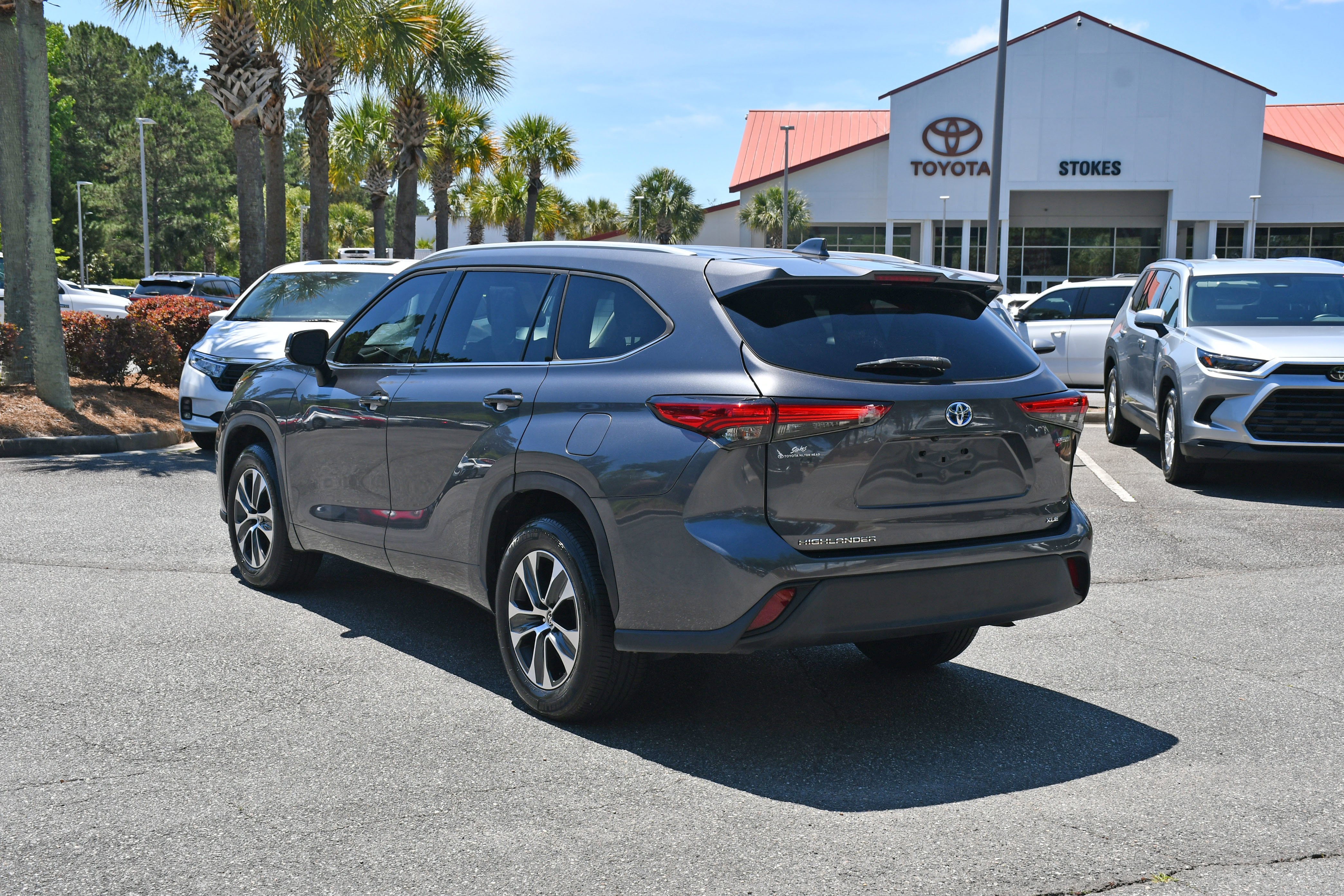 Used 2022 Gray Toyota XLE image 3