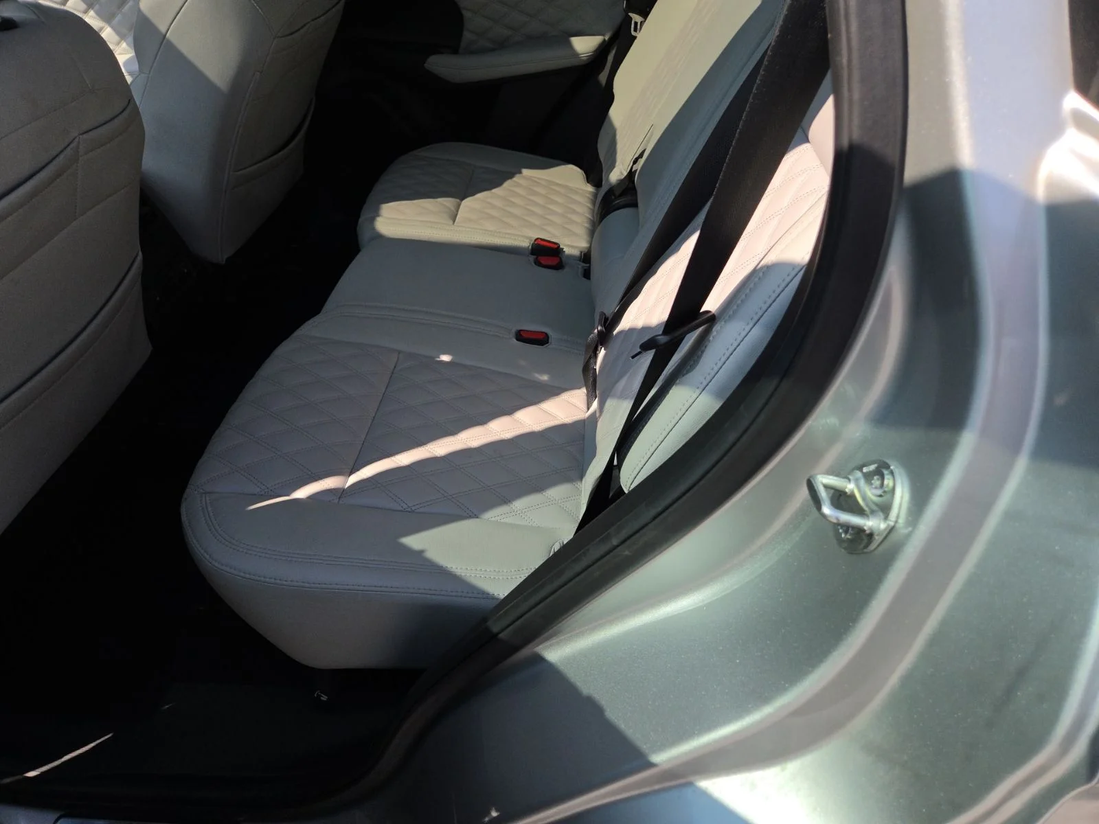 Used 2023 Silver Mitsubishi SEL image 11