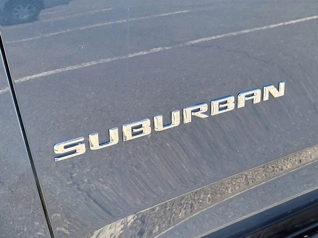 Used 2025 Lakeshore Blue Metallic Chevrolet LT image 8