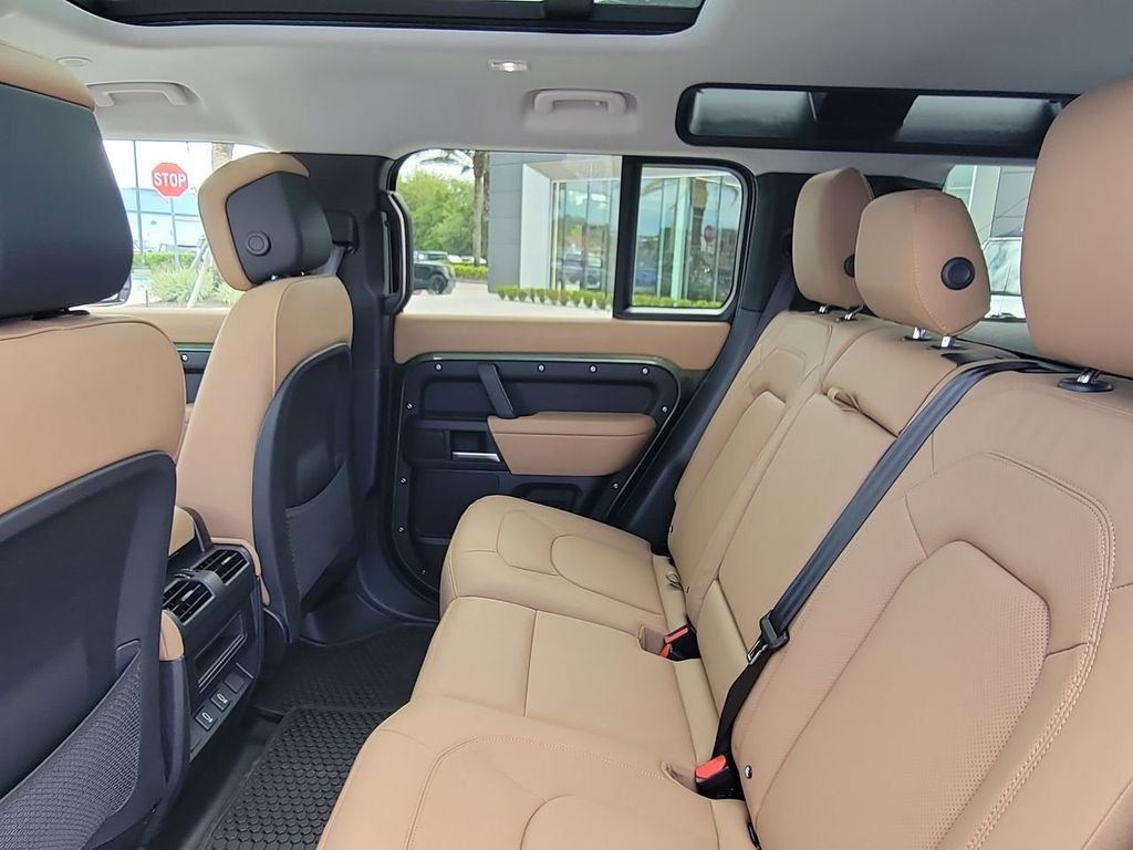 New 2026 Woolstone Green Land Rover X-Dynamic SE image 14