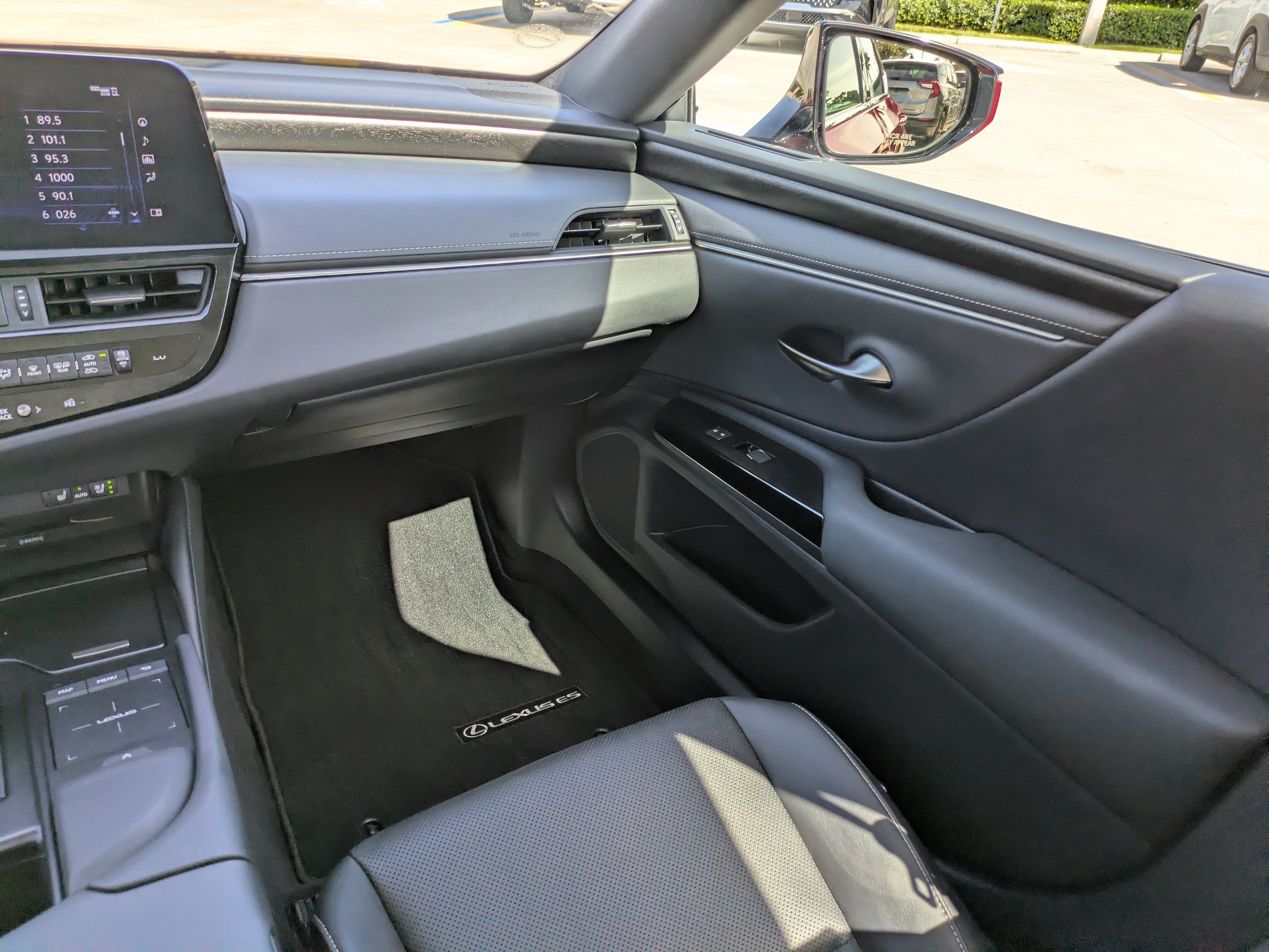 2022 Lexus ES 350 - Photo 16