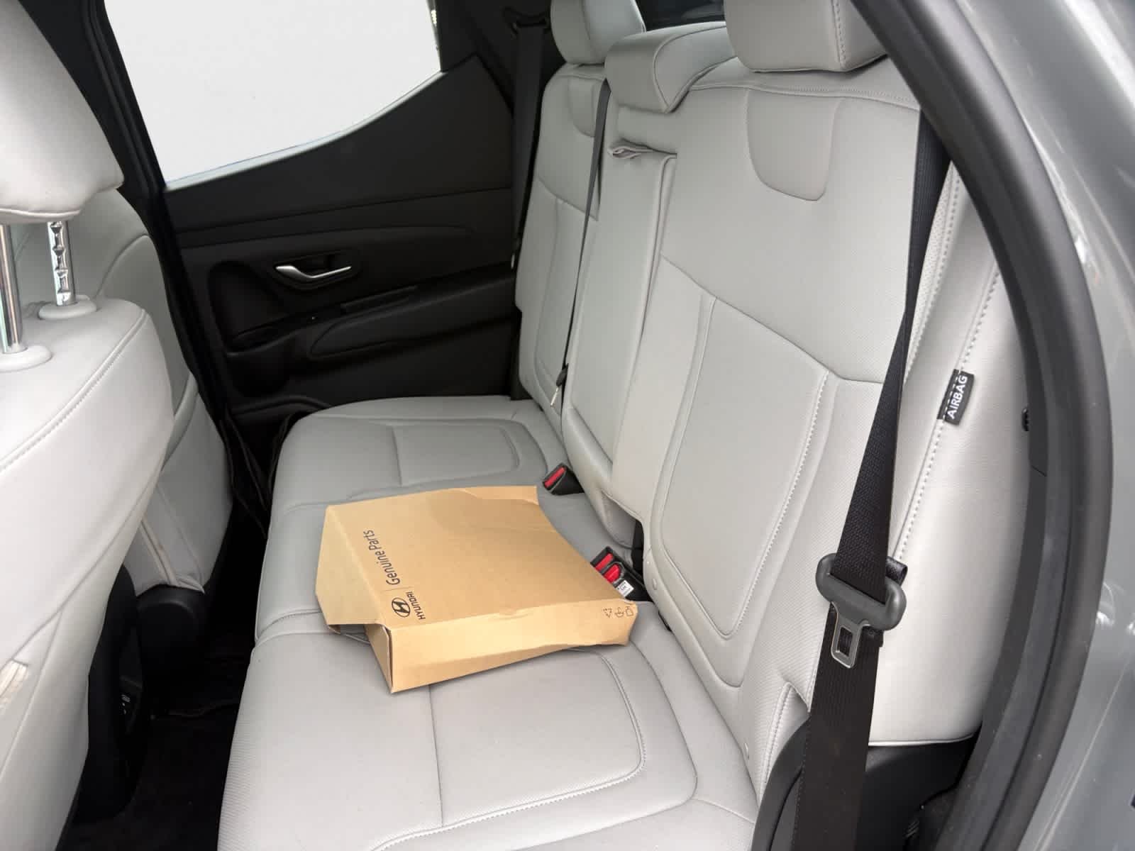 Used 2025 Hampton Gray Hyundai SEL image 13