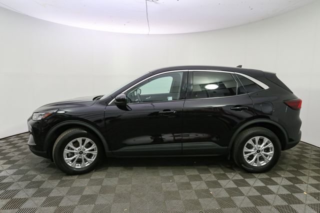 Used 2023 Black Ford Active image 6