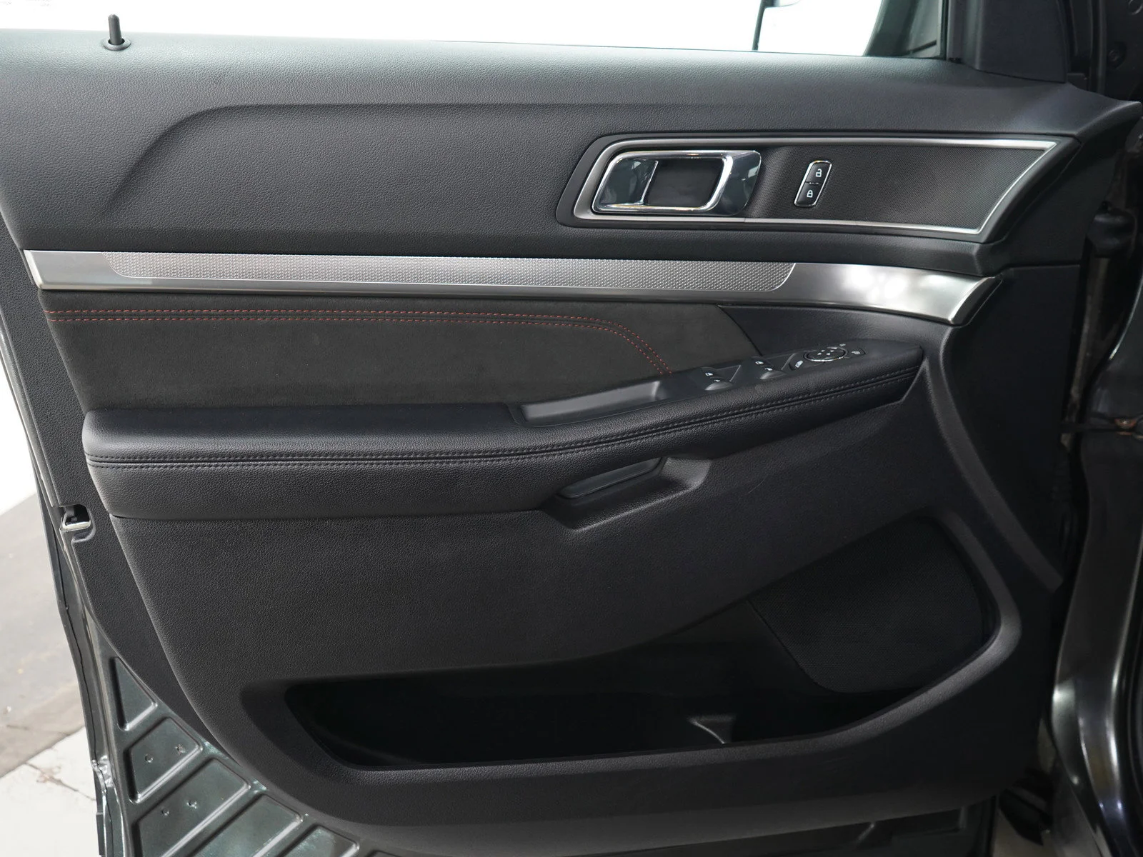 Used 2018 Magnetic Metallic Ford XLT image 23