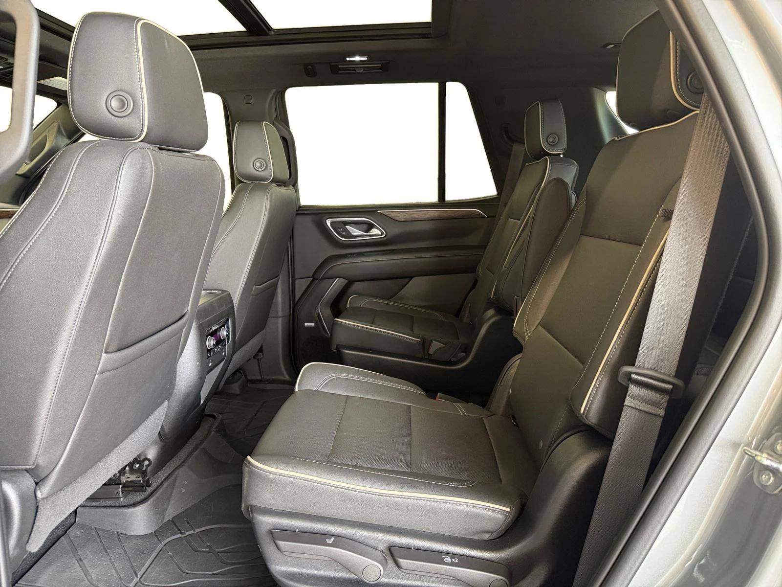 Used 2023 Sterling Gray Metallic Chevrolet Premier image 21