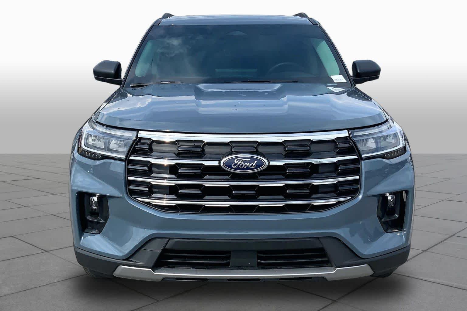 Used 2025 Vapor Blue Ford Active image 4