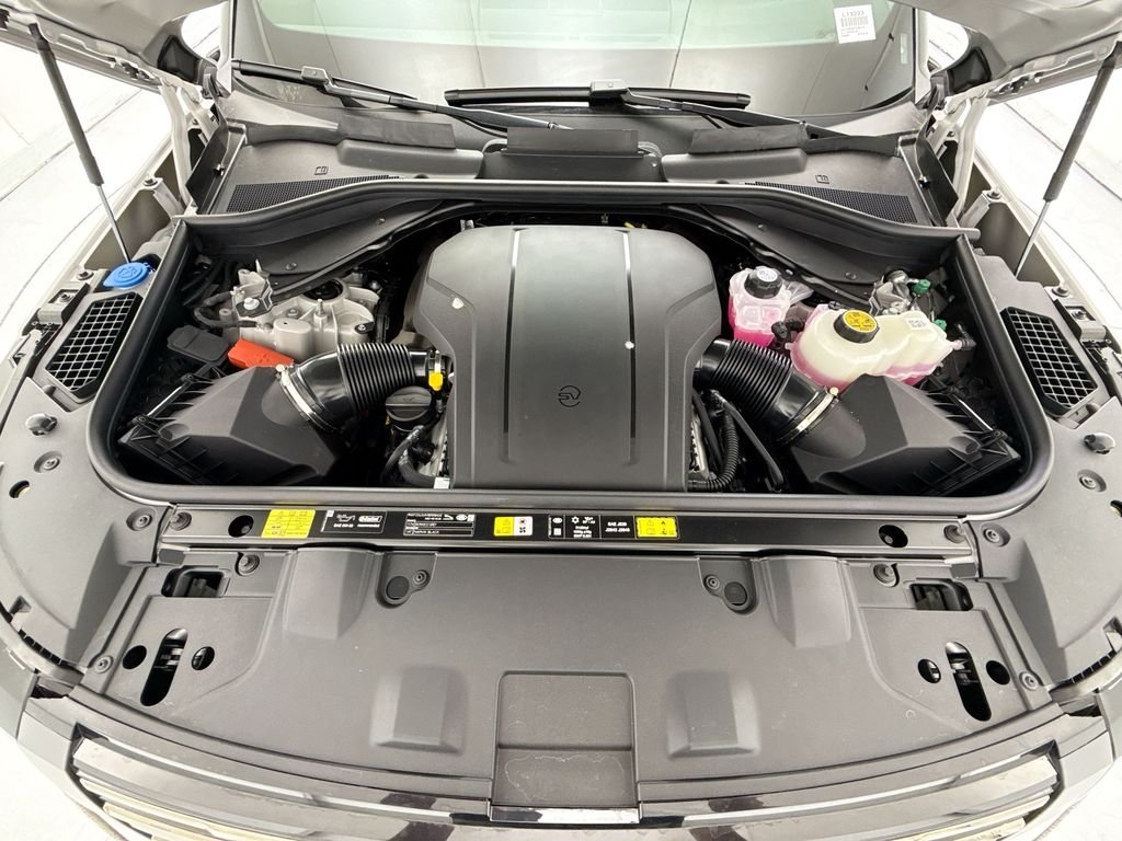 New 2026 Borasco Grey LAND ROVER SV Signature Suite image 28