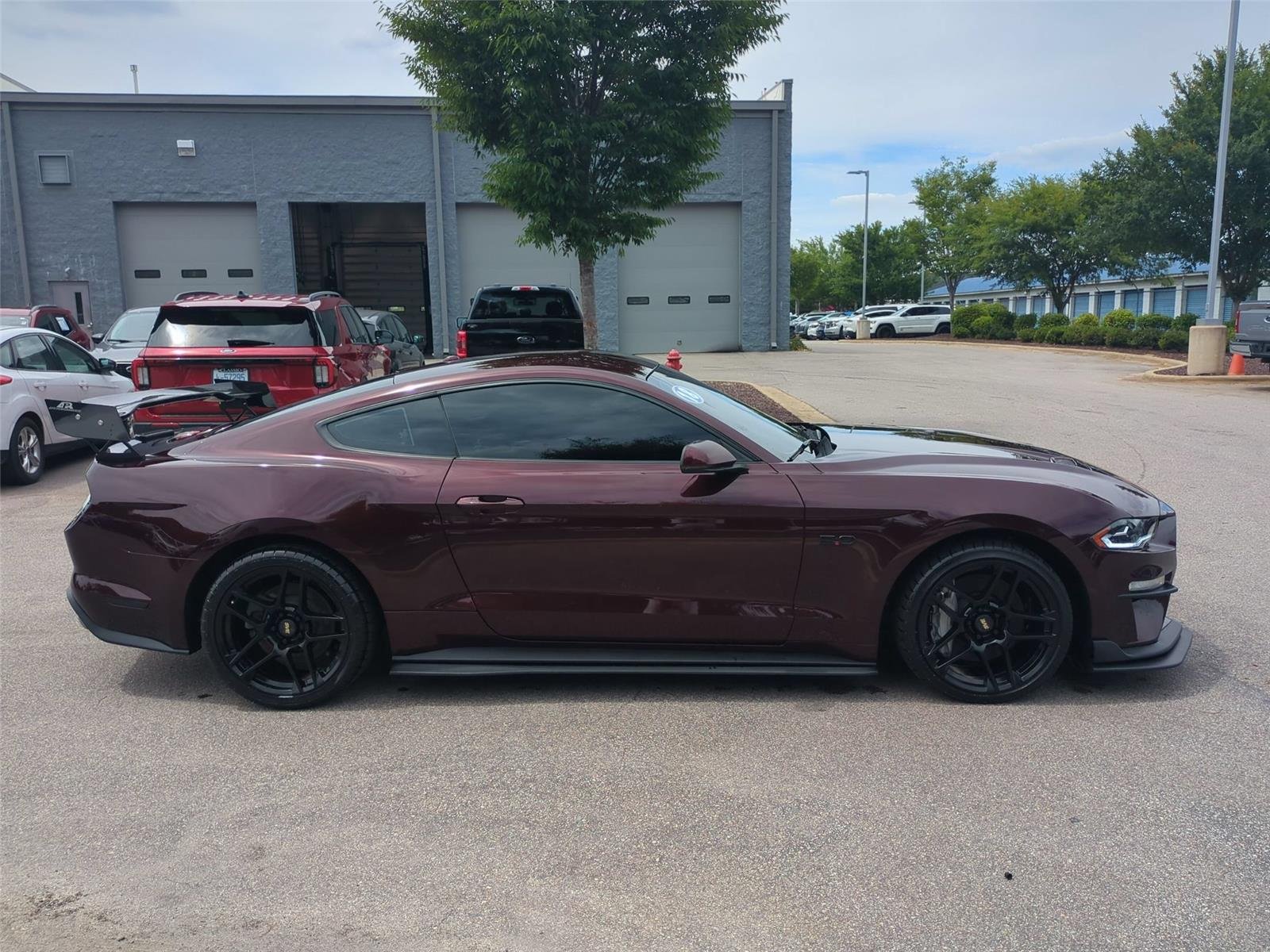 Used 2018 Royal Crimson Metallic Tinted Clearcoat FORD GT image 6