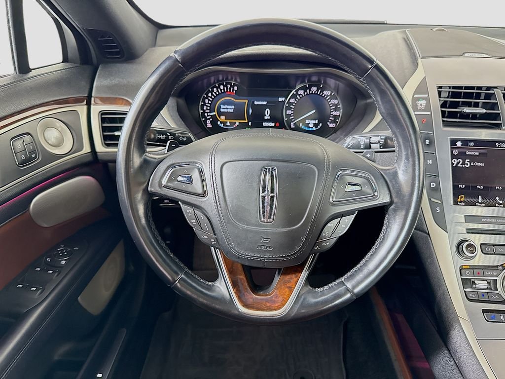 Used 2017 White Lincoln Reserve image 11