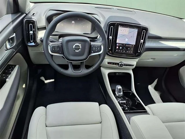 2026 Volvo XC40 Plus - Photo 7