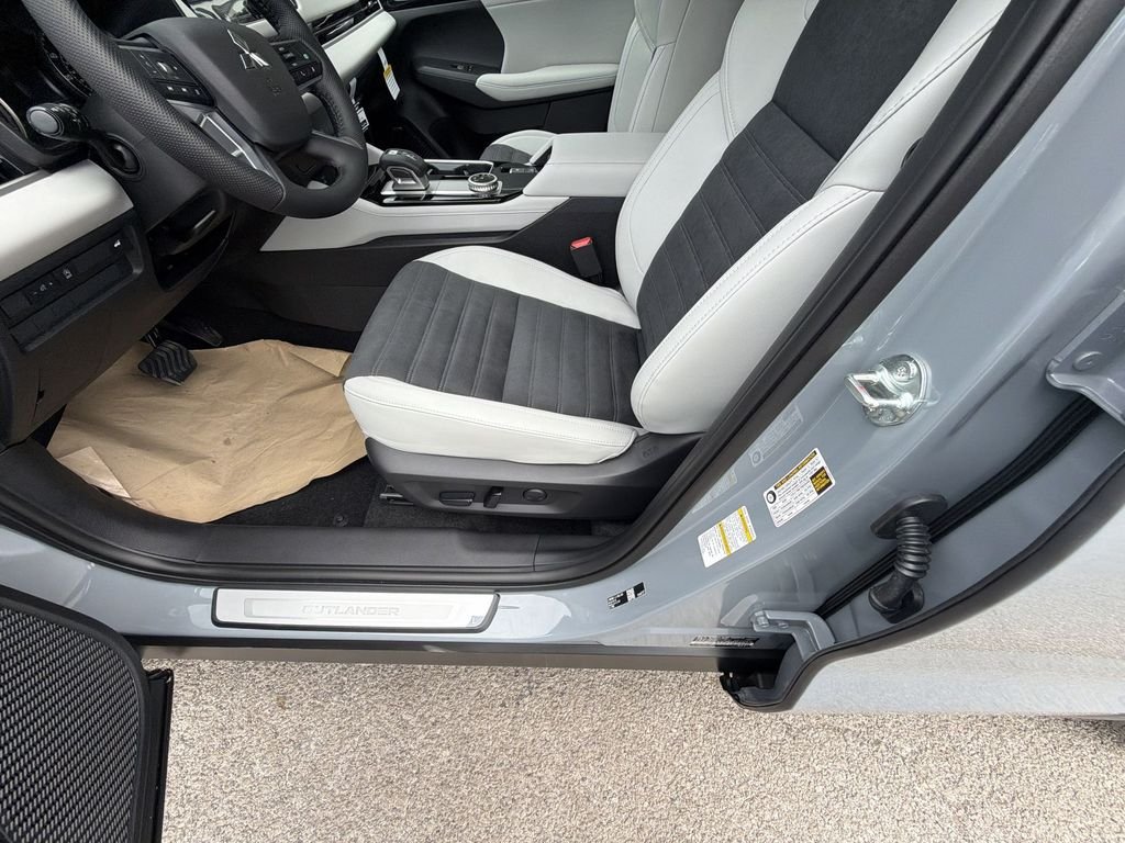 New 2026 Gray Mitsubishi SE image 12