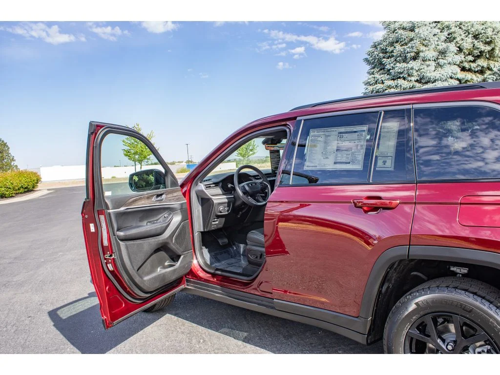 New 2026 Velvet Red Pearlcoat Jeep Laredo Altitude image 25