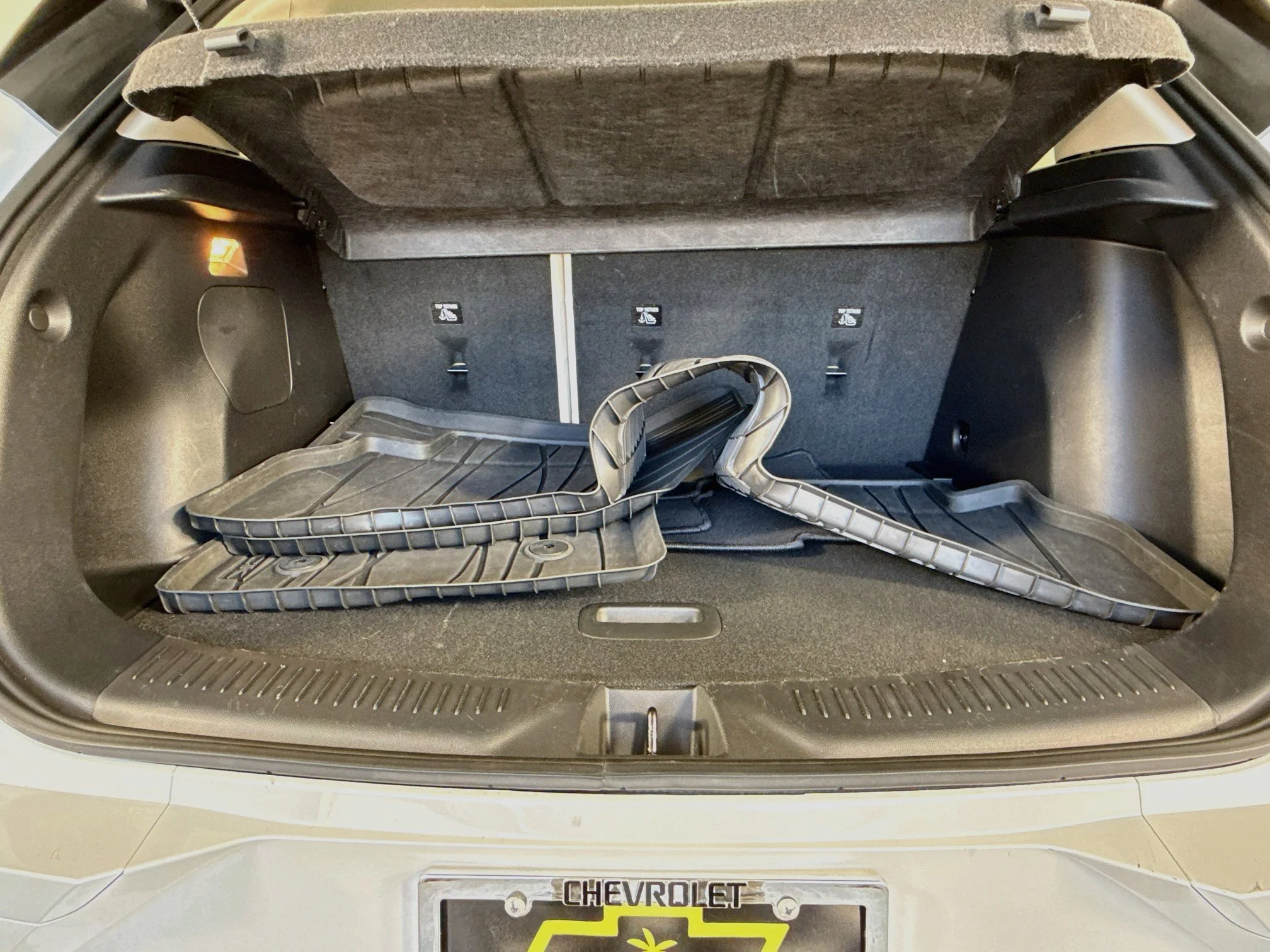 Used 2024 White Frost Tricoat Buick Avenir image 28