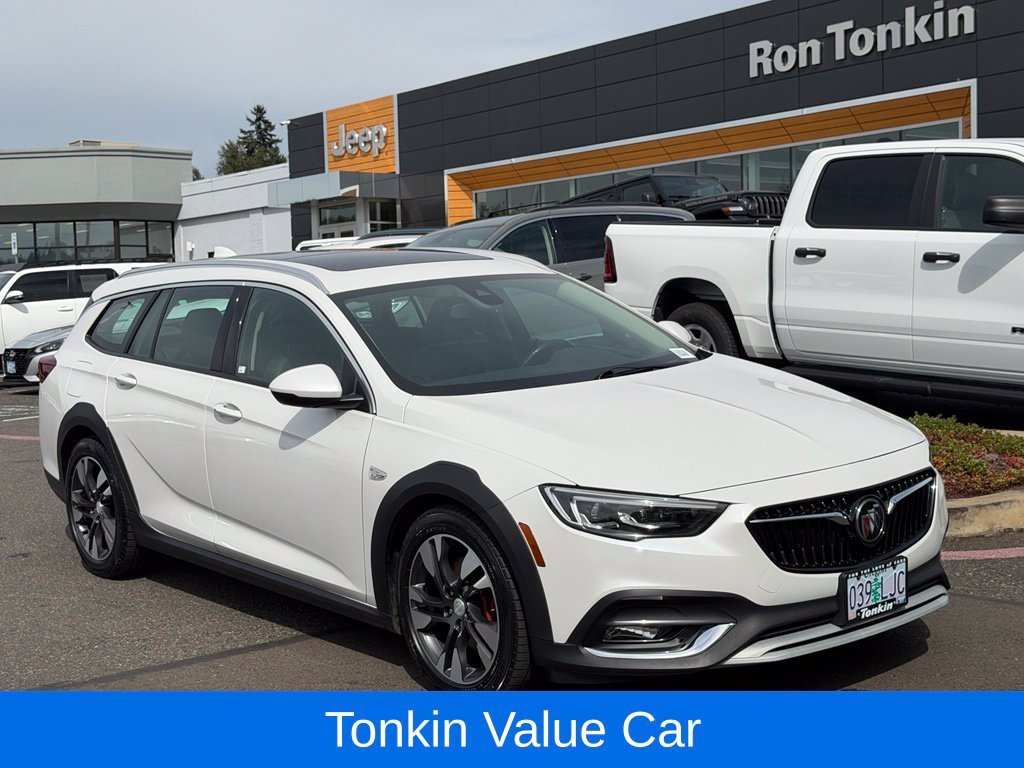 2018 Buick Regal TourX Essence