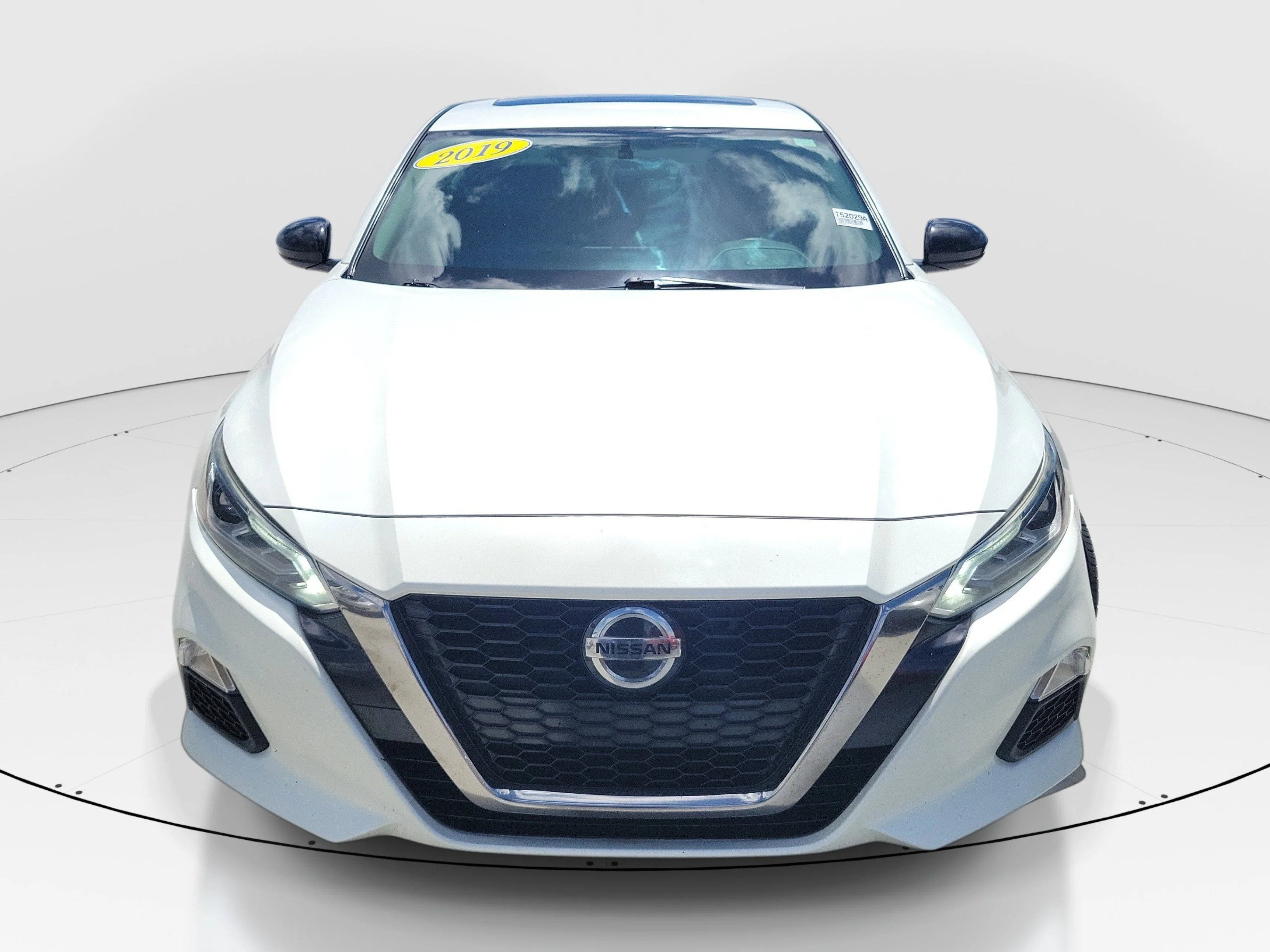 Used 2019 Pearl White Tricoat Nissan 2.5 SR image 2