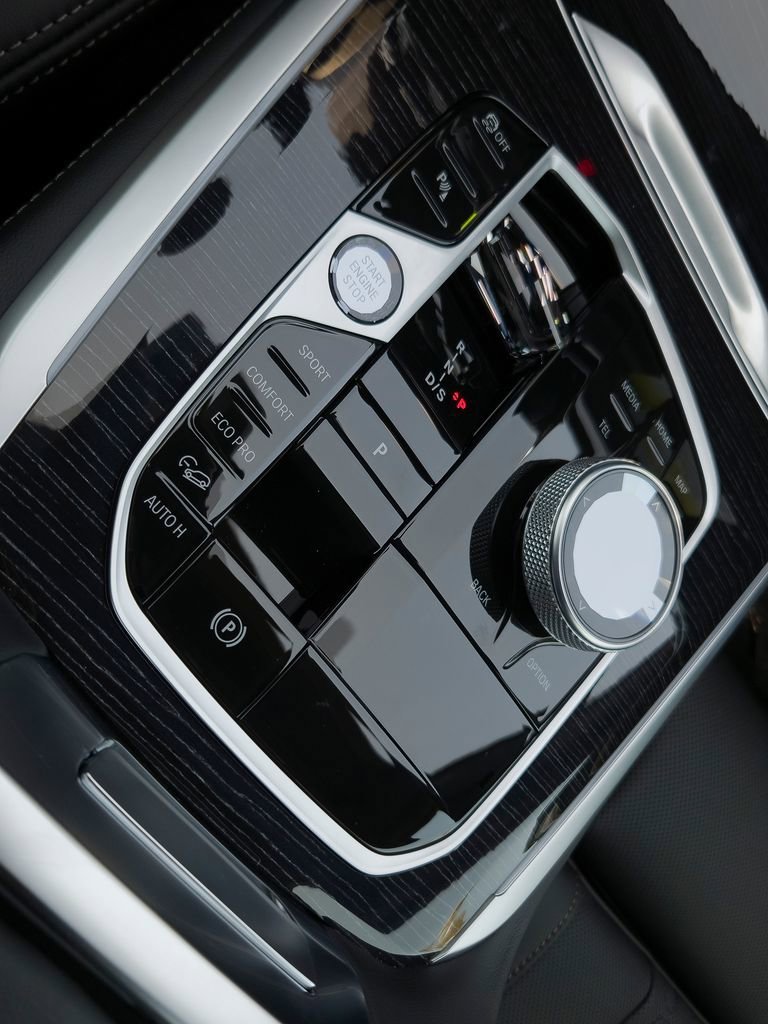 New 2026 Black Sapphire Metallic BMW xDrive40i image 9
