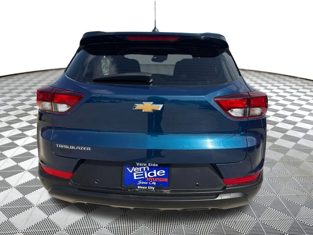 Used 2021 Blue Chevrolet LS image 5