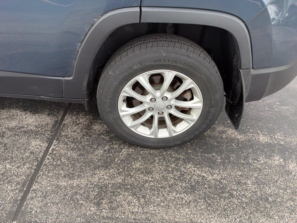 Used 2020 Slate Blue Pearlcoat Jeep Latitude image 12