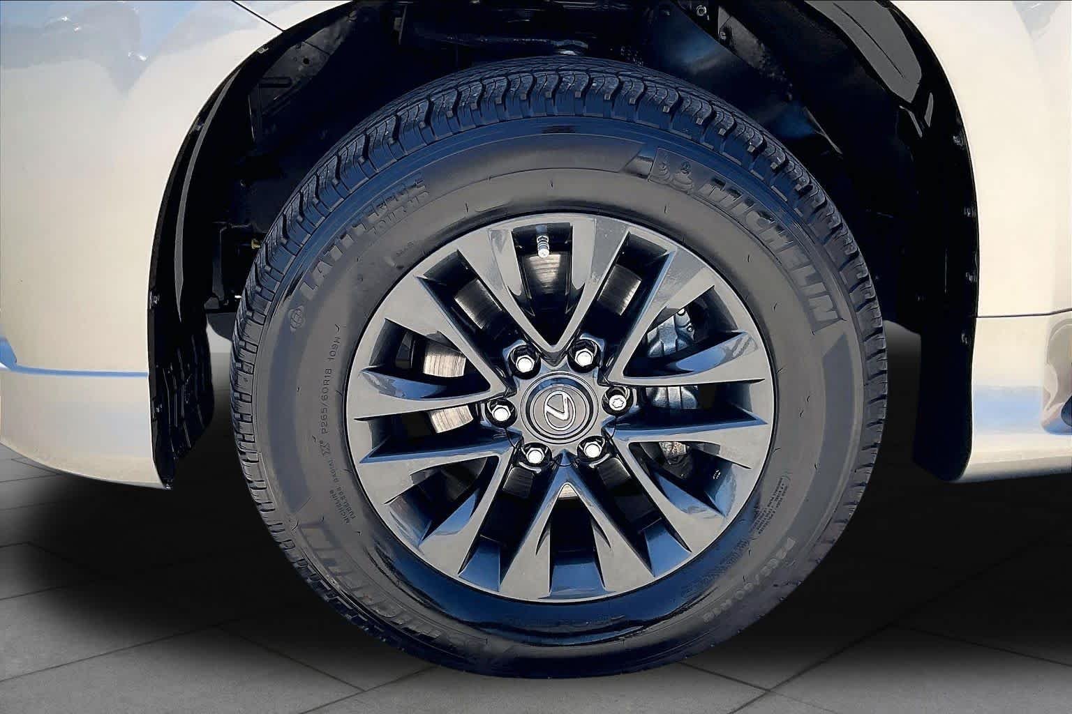 Used 2023 Atomic Silver Lexus Premium image 11
