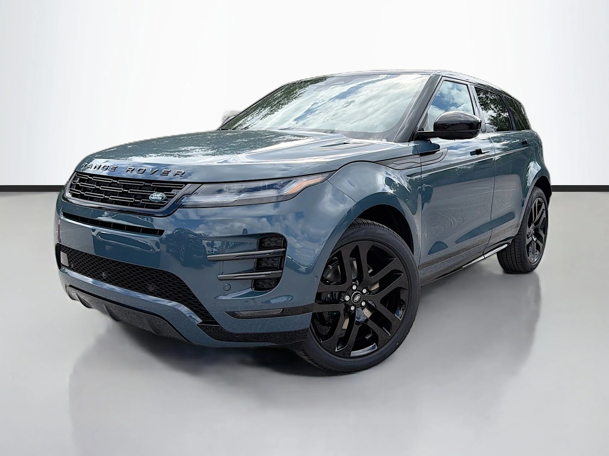 2026 Land Rover Range Rover Evoque Dynamic SE's photo