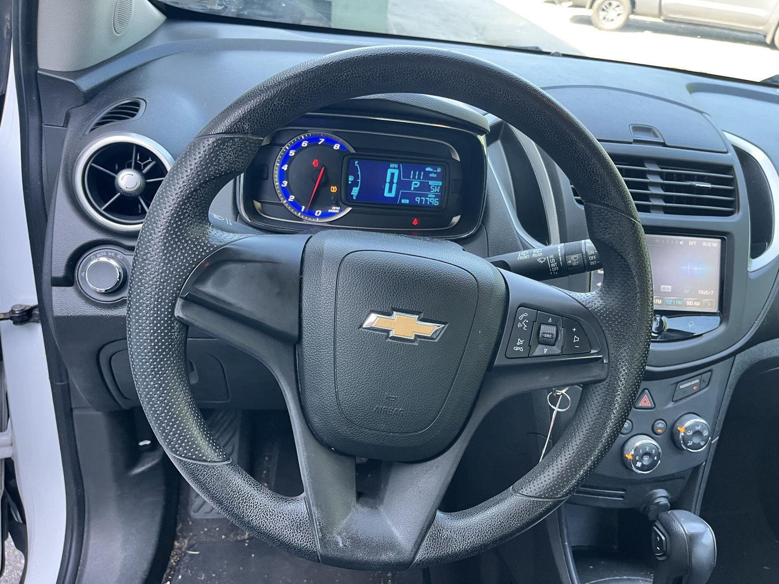 Used 2015 Summit White Chevrolet LS image 15
