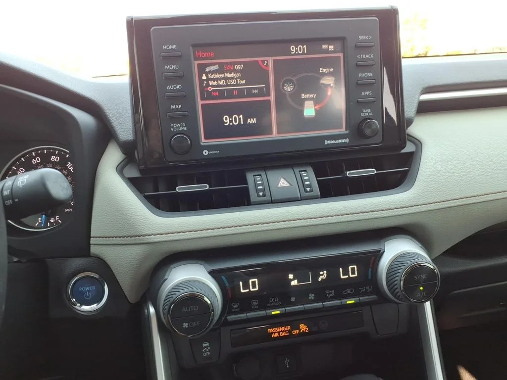 Used 2022 Lunar Toyota XLE Premium image 11