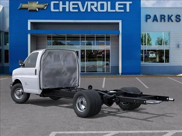 New 2026 Summit White Chevrolet 1WT image 3