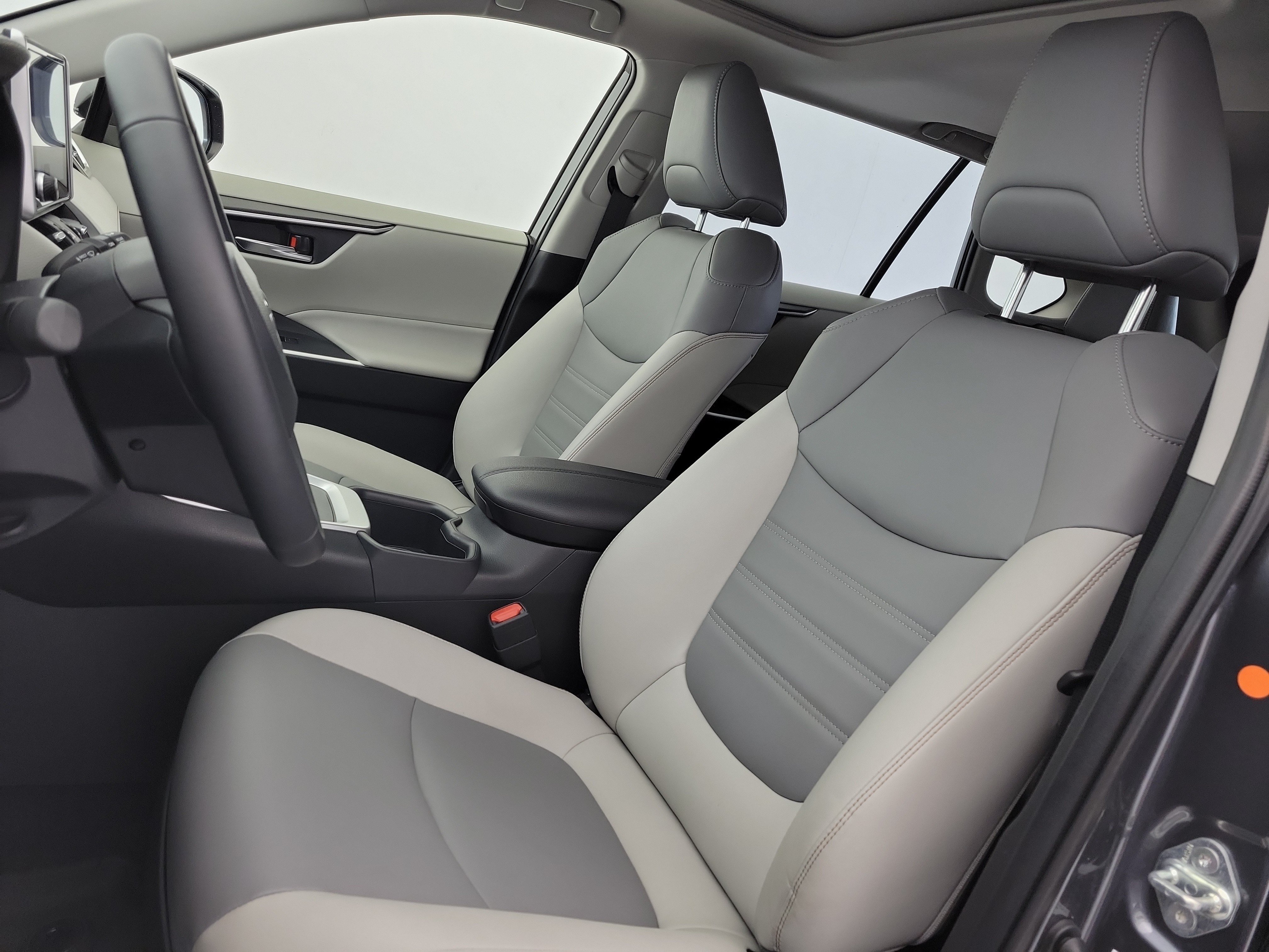Used 2025 Magnetic Gray Metallic Toyota XLE Premium image 18