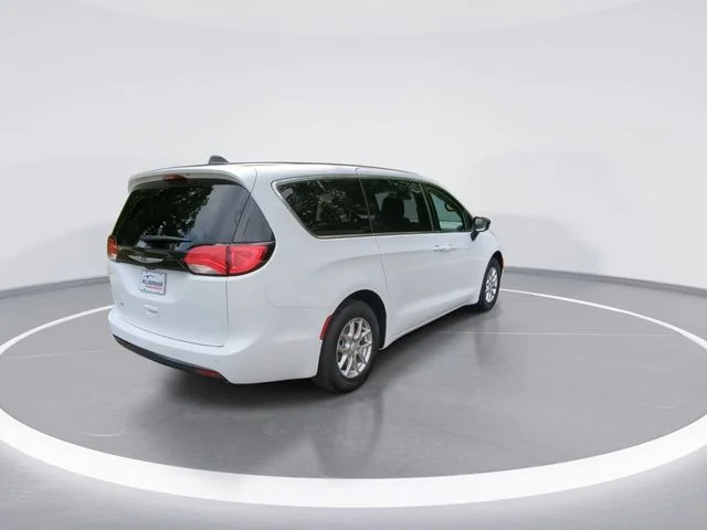 New 2025 Bright White Clear-Coat Exterior Paint Chrysler LX image 8