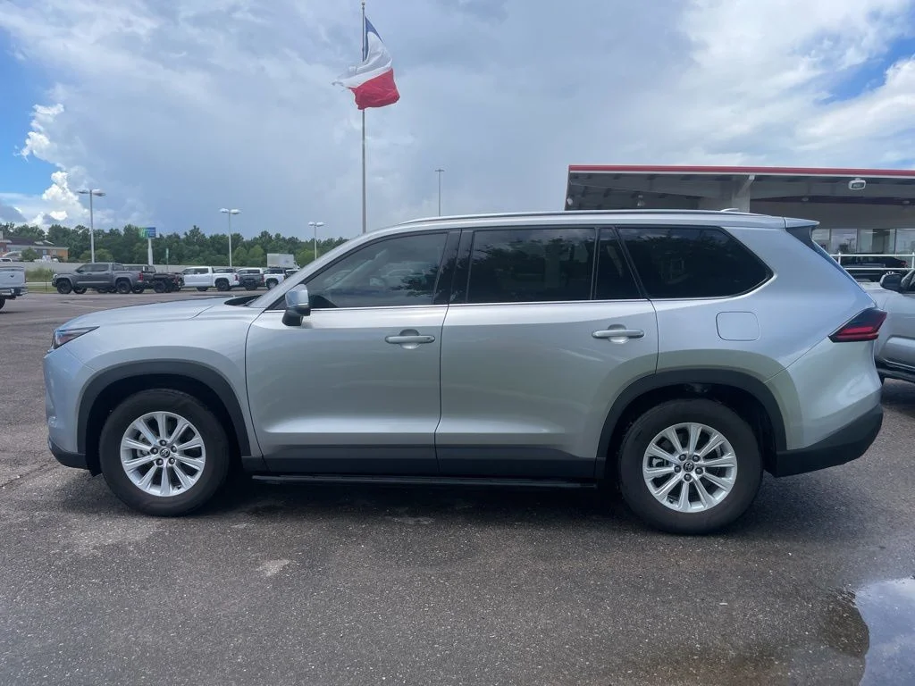 Used 2026 Silver Toyota XLE image 4