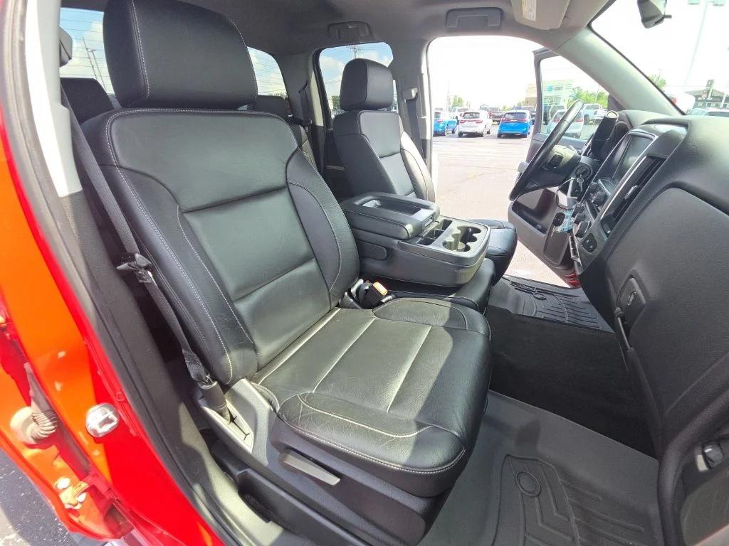 Used 2018 Red Chevrolet LT image 34