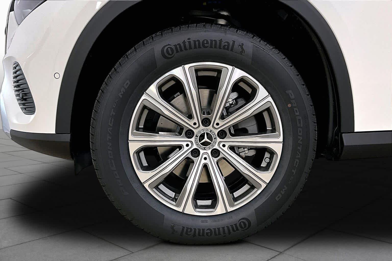 New 2026 Polar White Mercedes-Benz GLC 300 image 11