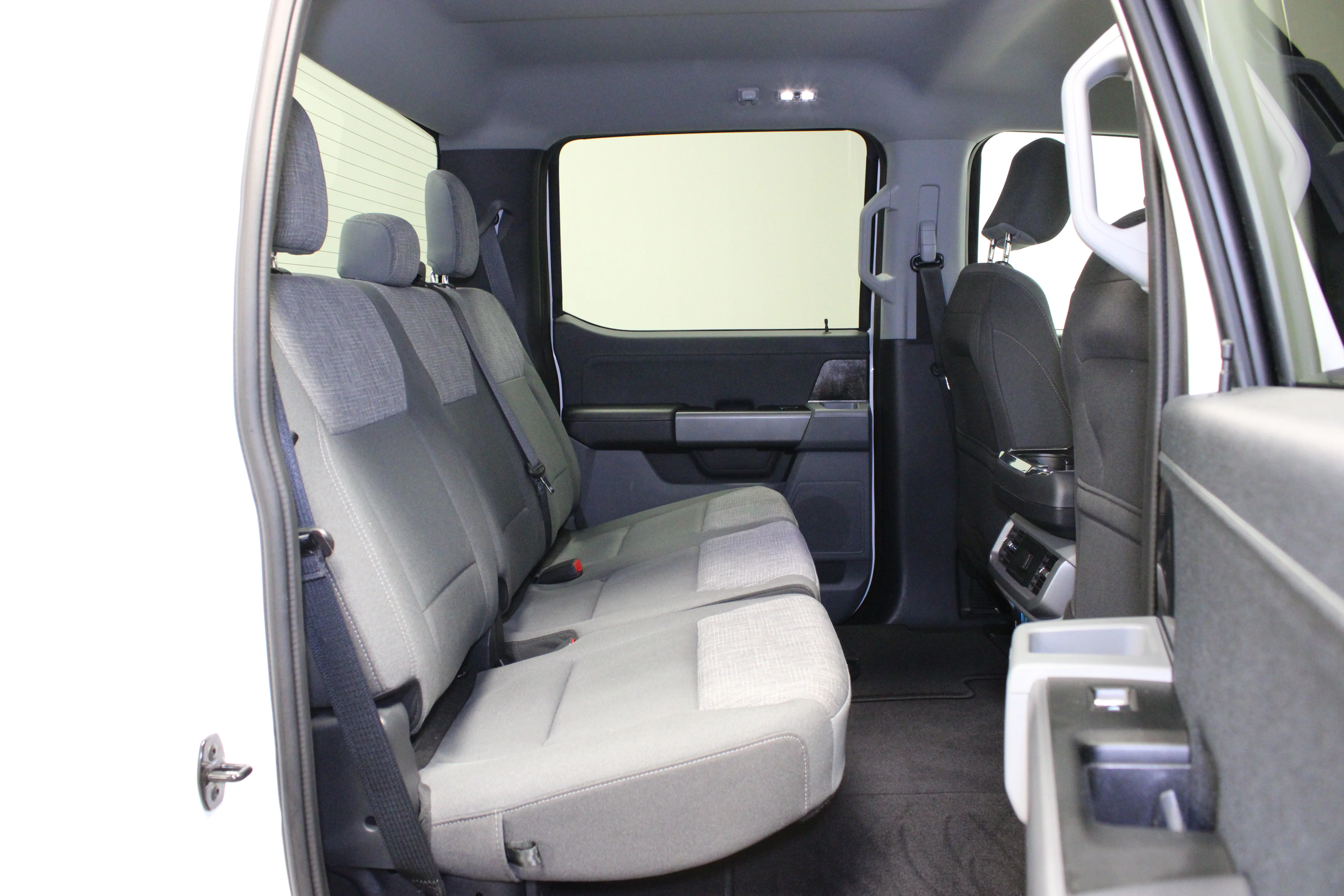 Used 2023 Oxford White Ford XLT image 17