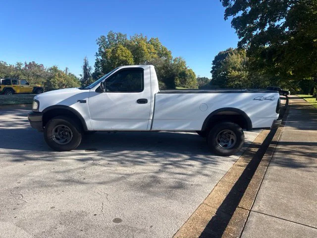 Used 2001 White Ford XL image 4