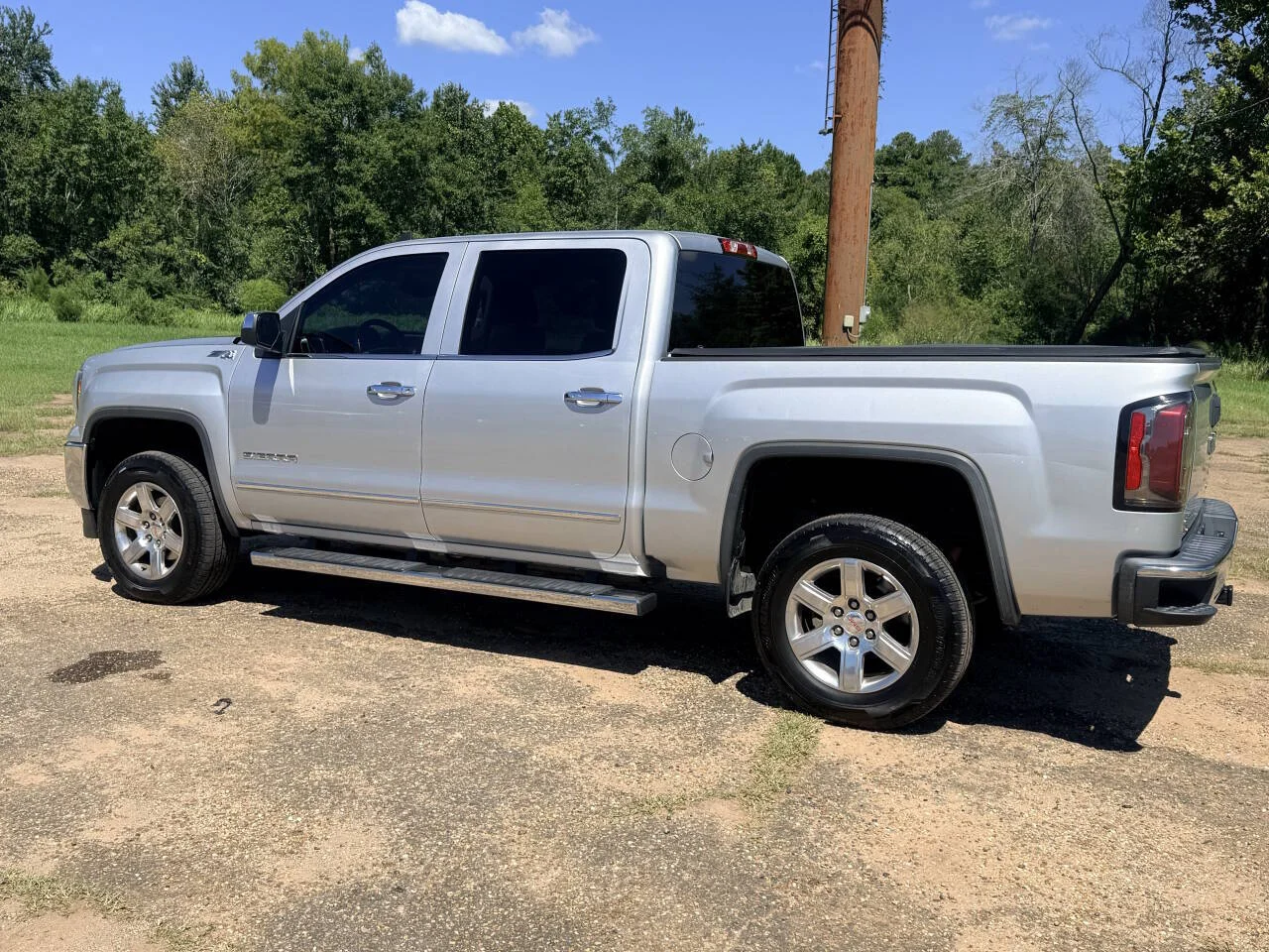 Used 2017 Silver GMC SLT 4x4 4dr Crew Cab 5.8 ft. SB image 3