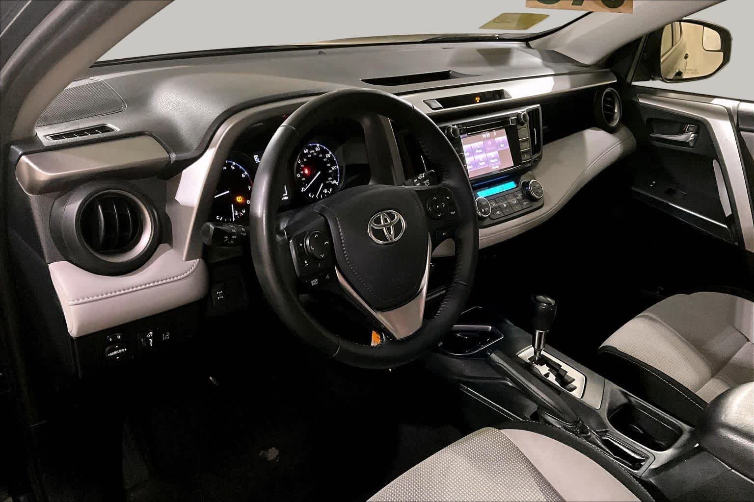 Used 2017 Galactic Aqua Mica Toyota XLE image 17
