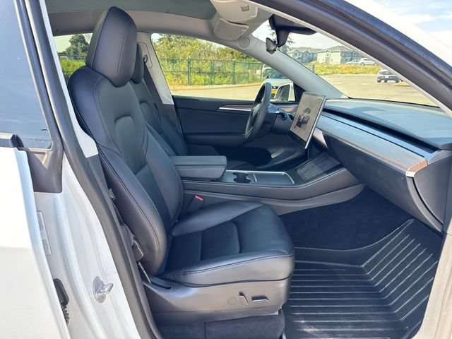 Used 2022  Tesla Performance image 10