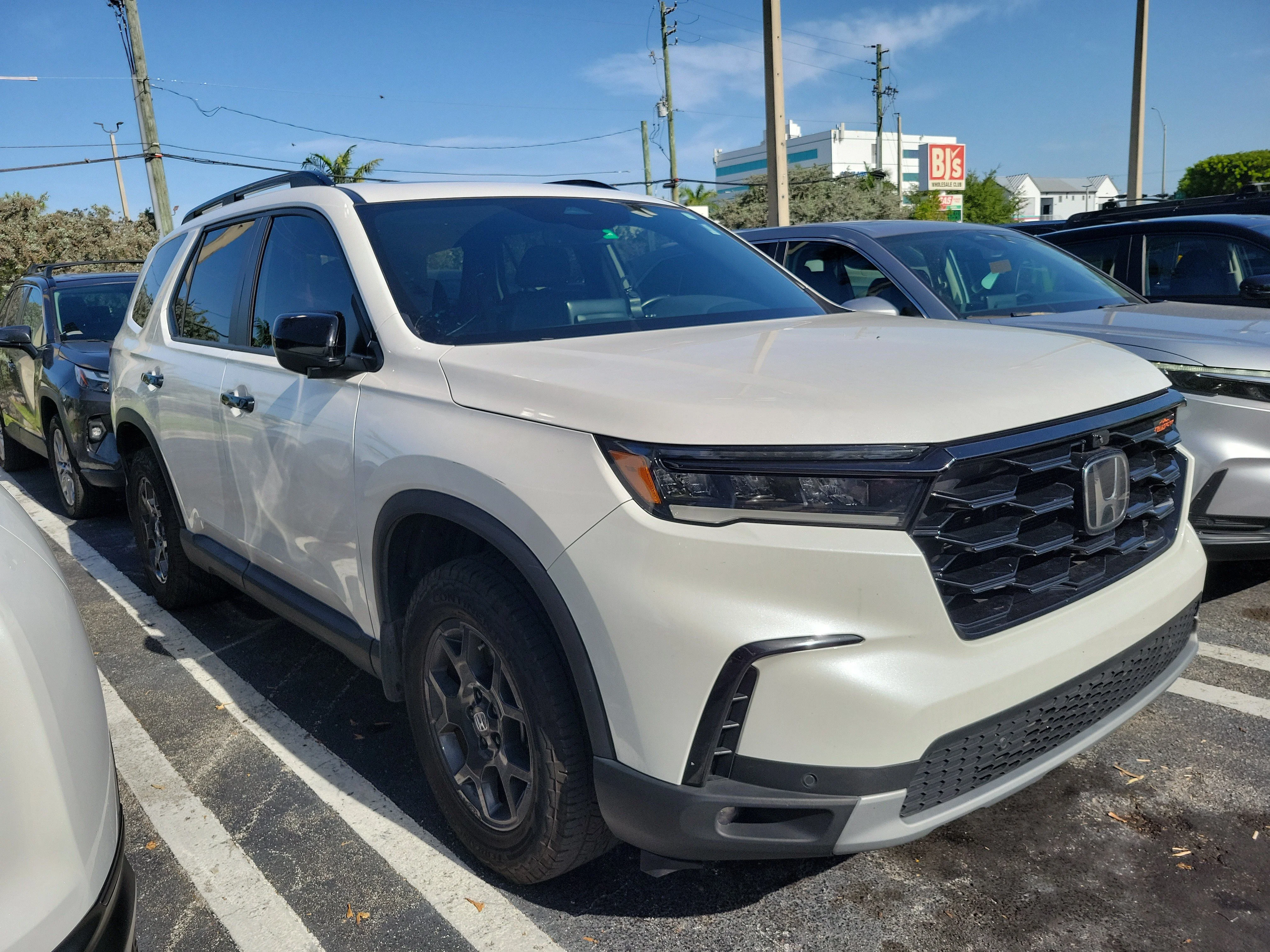 Used 2025 White Honda TrailSport image 2