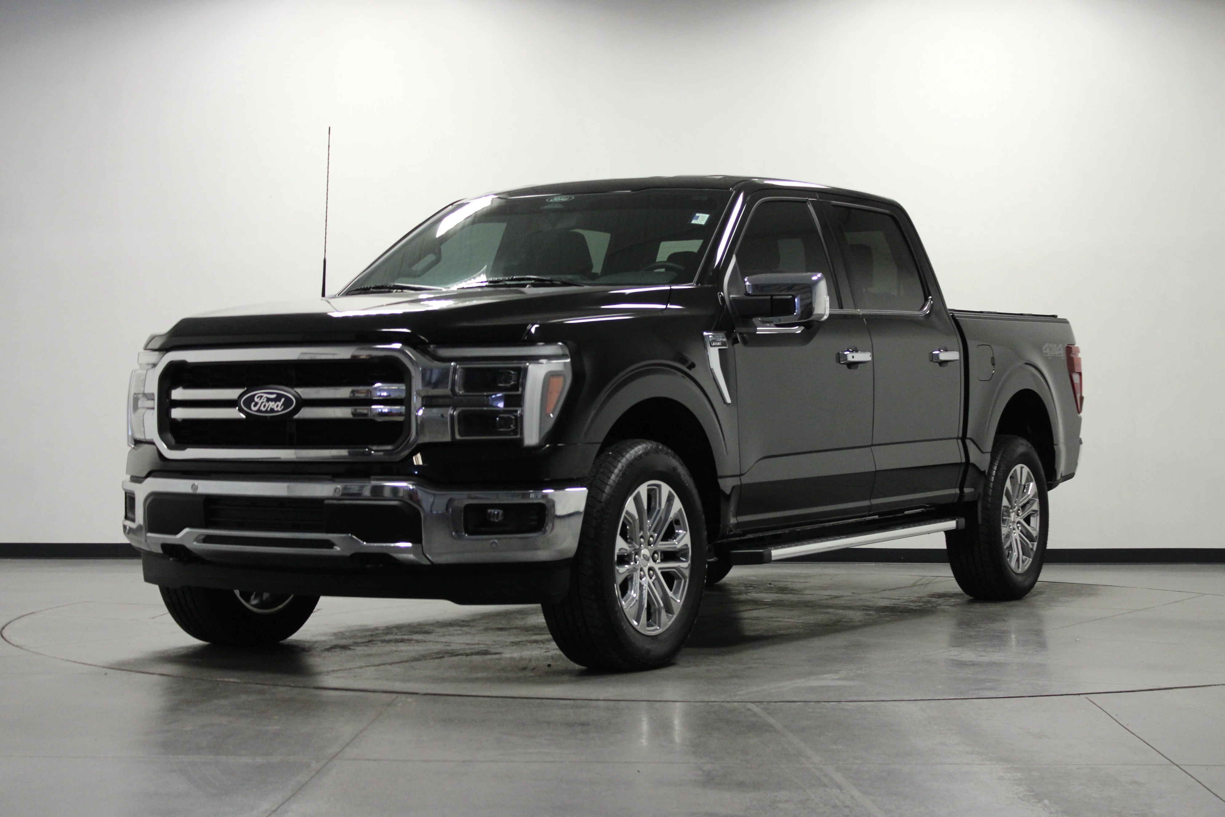 Used 2025 Agate Black Metallic Ford LARIAT image 8