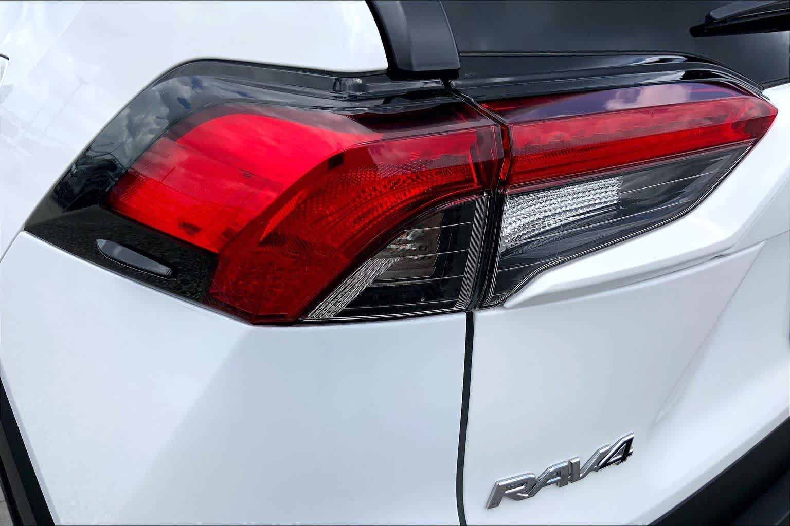 Used 2025 Ice Cap Toyota XLE image 28