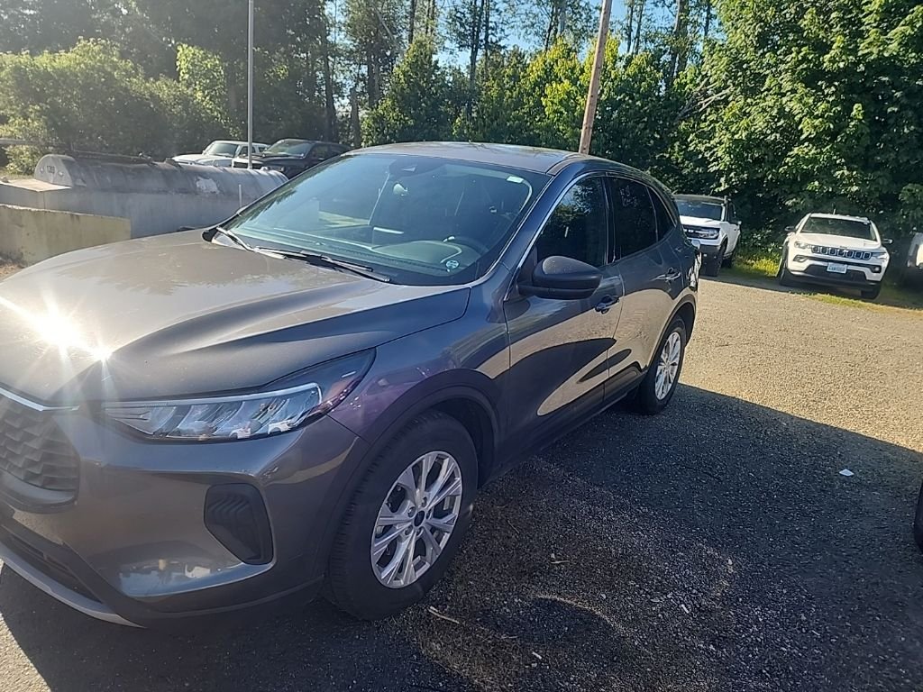Used 2024 Gray Ford Active image 1