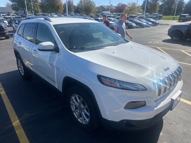 Certified Used 2016 White Jeep Latitude image 4