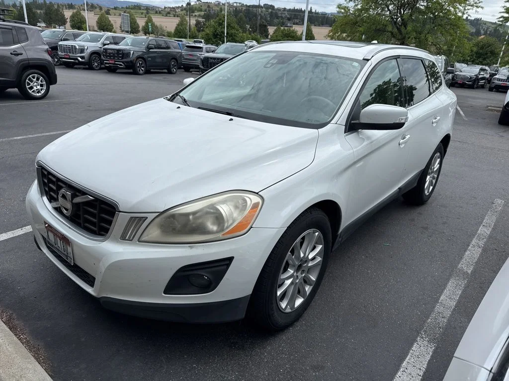 Used 2010 White Volvo T6 image 2
